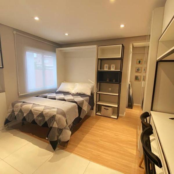 Studio central completo! Garagem coberta para carros médios Sem elevador