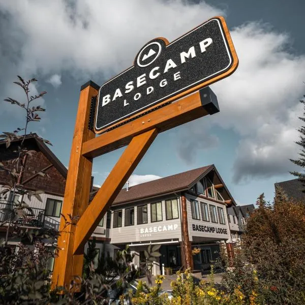 Basecamp Lodge Canmore โรงแรมในSeebe