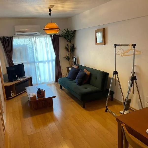 高原マンション 202, hotel v destinaci Macujama