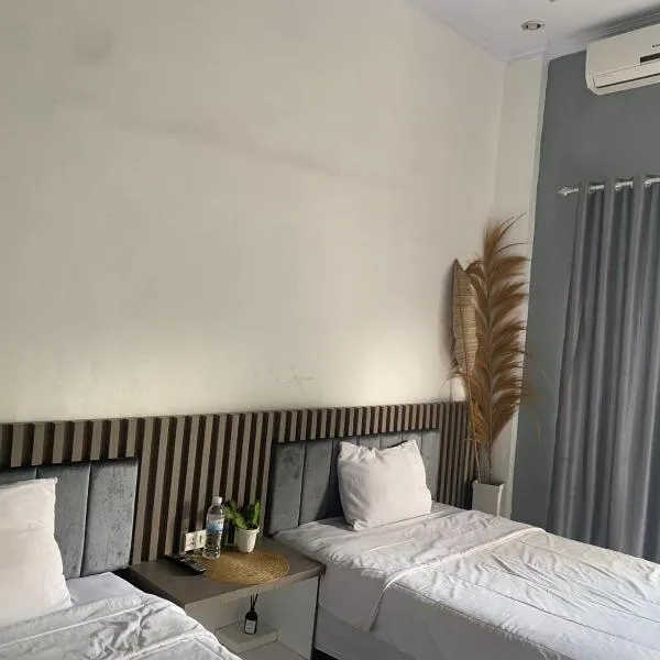 Oemah Ratu Hostel Syariah RedPartner, hotell i Negarasaka