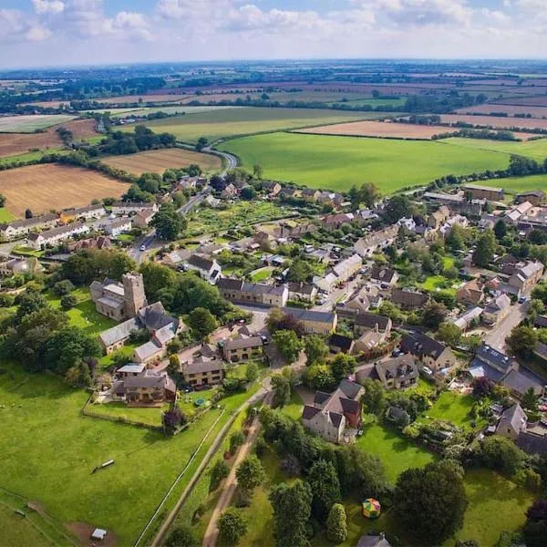 One Bedroom Character Cottage, hotel em Farthinghoe