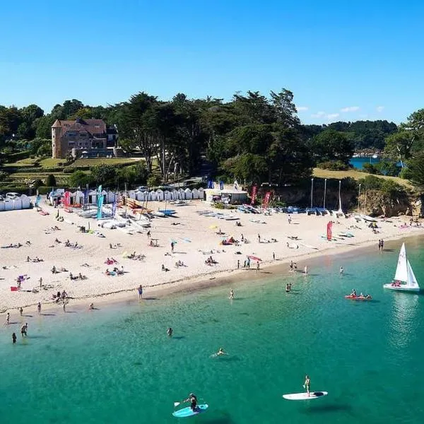 Une Chaumière à Port Manech', hotel em Névez