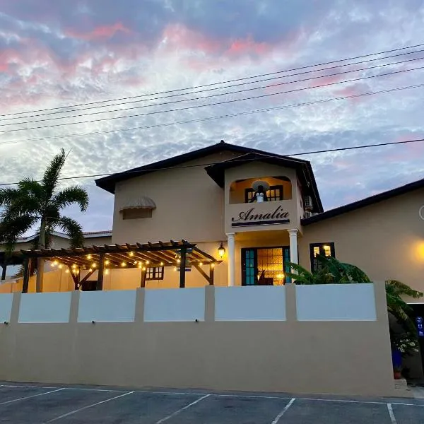 Casa Amalia - Jan Thiel Beach, hotel in Willemstad