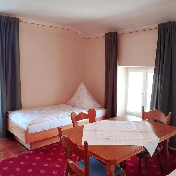 Beim Haasen, hotel v destinaci Grabenstätt