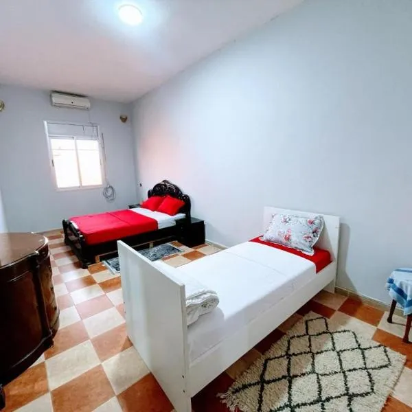 Hassan Host House with air conditioning, hotel em Imarirene