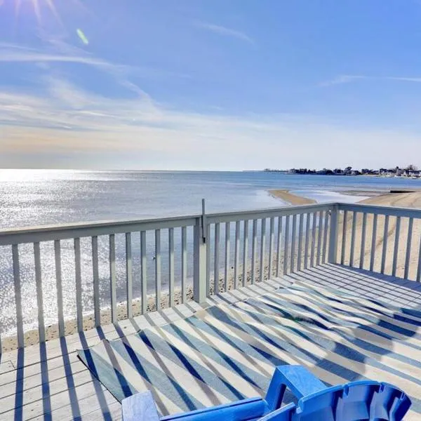 Cheerful 3 Bedroom Beach Front Cottage with Fire Place, hotel in Milford