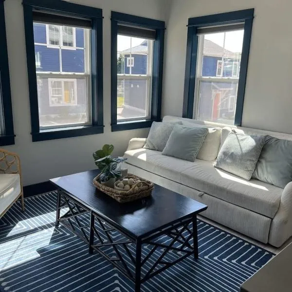 Modern Cottage in the Heart of Charlevoix, hotel in Charlevoix