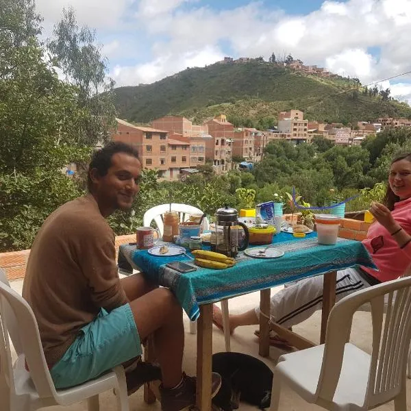 Family HOME-Ciclovía Sucre-Bol, hotel in Sucre