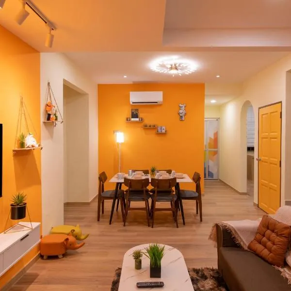 Orange Tatami Funny House at Bukit Beruang Malacca, hotel i Melaka