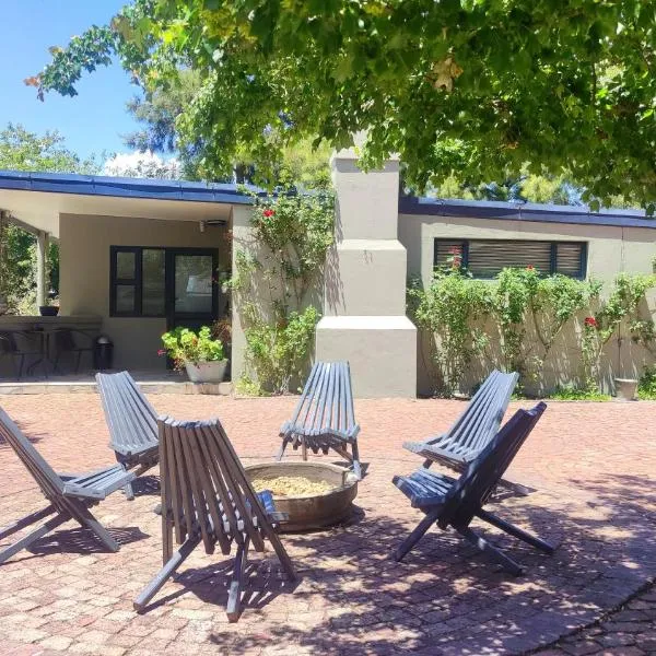 Blissful Country Garden King Bed Cottage, hotel v destinaci Grabouw