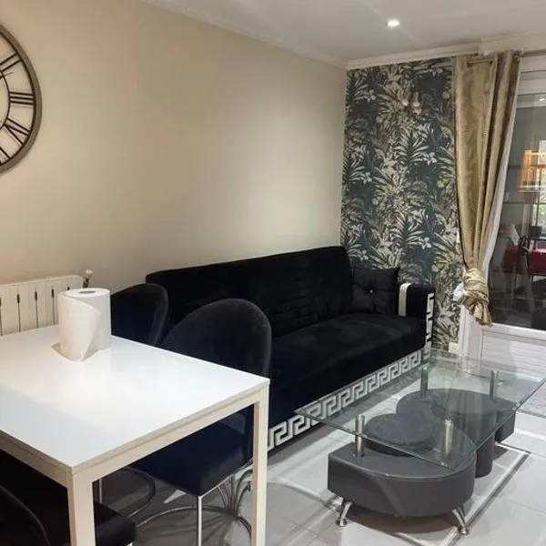 Appartement 3 pièces, hotel v destinácii Épinay-sur-Seine