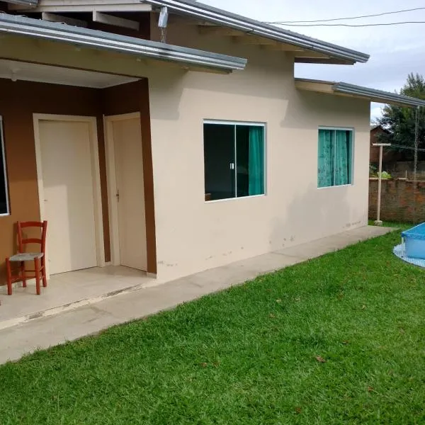 Casa próxima ao shopping Lages e a festa do pinhão, hotel v destinaci Lages