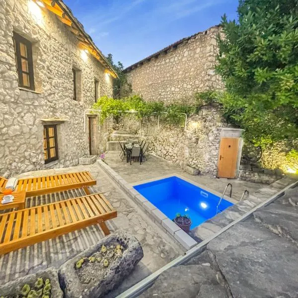 Villa Historic Pocitelj with pool and incredible views on the river and landmarks, hotel a Počitelj