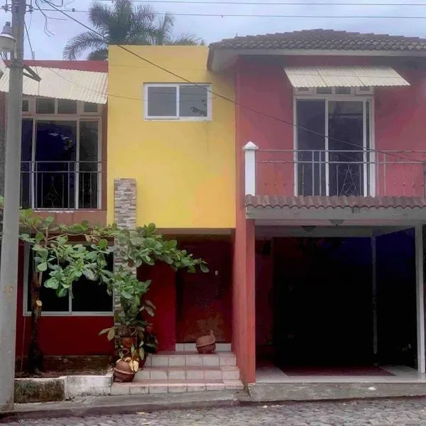 Casa 4 a 5 minutos del IRTRA, hotel v destinaci Retalhuleu