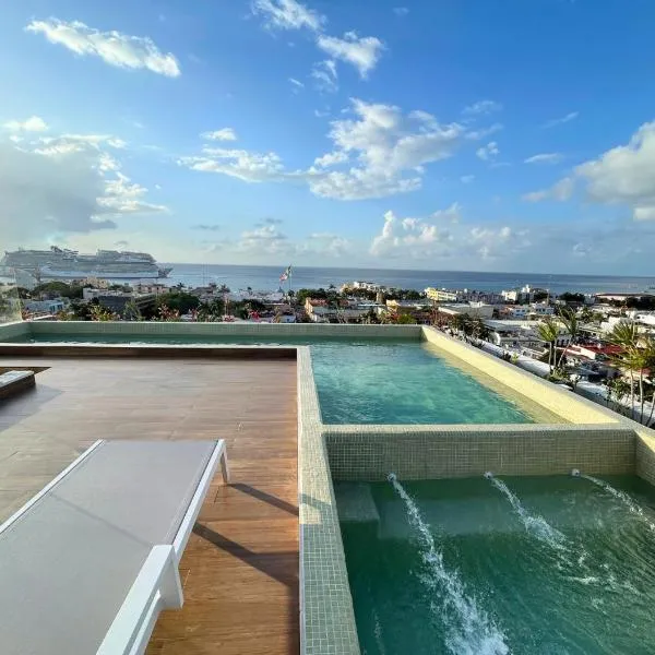 Brand New Condo with Rooftop Pool, hotel in Cozumel