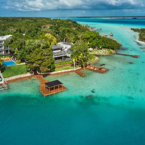 Cristalino Lagoon Front Hotel, Restaurant & Spa, hotel v destinaci Bacalar