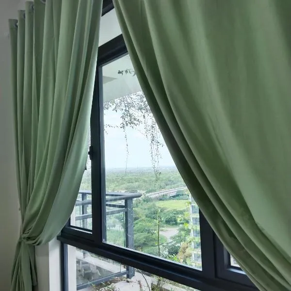 Holiday SweetHome at Forest City 2BR1B with TV Box 4-6pax 1807, hotel in Gelang Patah