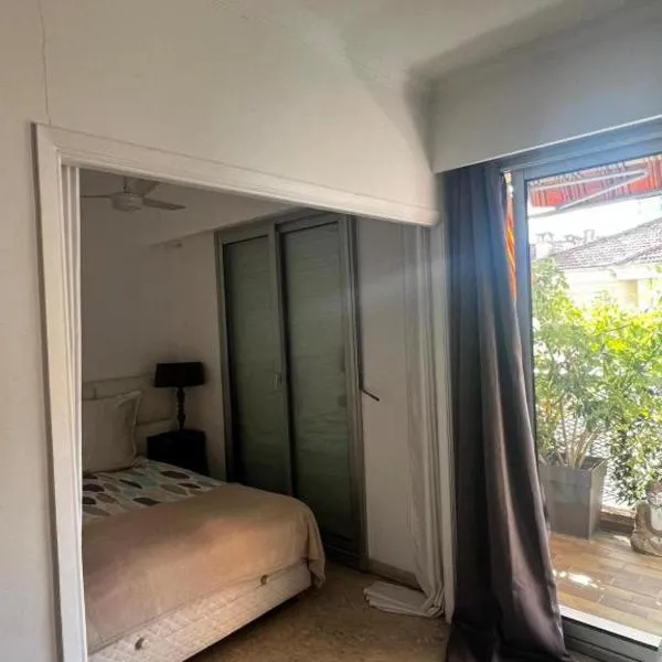 Large Studio 907 near Monte Carlo Casino Monaco, hôtel à Monte-Carlo