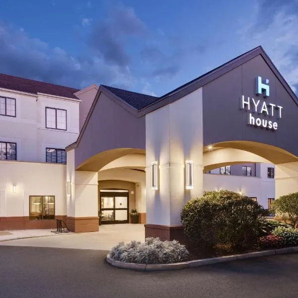 Hyatt House Boston Waltham, hotel in Newton