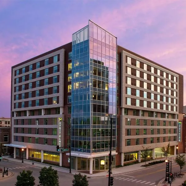 Hyatt Place Champaign/Urbana, מלון בMahomet