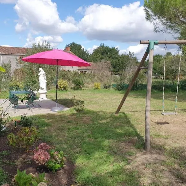 Gîte de la BOËRE - piscine, hotel en Beaulieu-sous-la-Roche