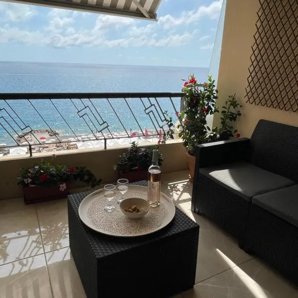 Magnifique appartement avec vue sur mer, hotel en Niza