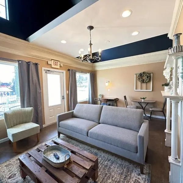 Haven at Hazel~Downtown Loft, hotel v destinaci Demorest
