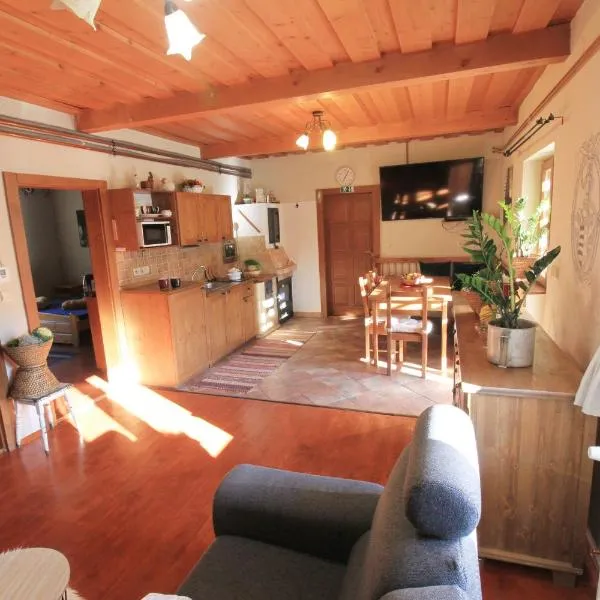 Eden guest house, hotel v destinaci Brezno