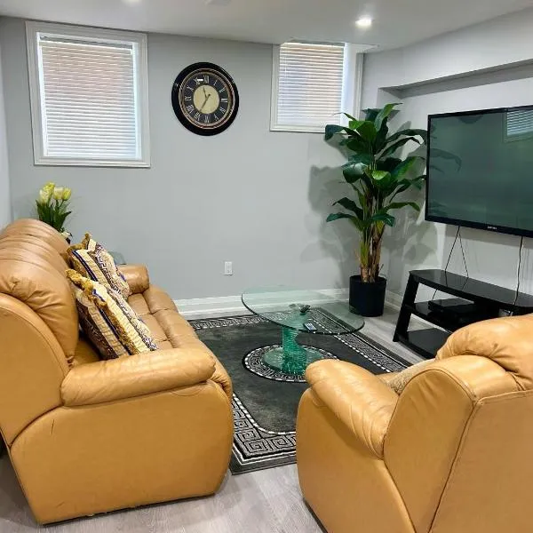 SUITE A 2 Bedroom Apartment, hotel a Brampton