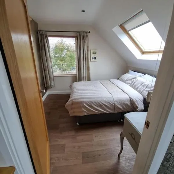 Modern loft with country views、Conligのホテル