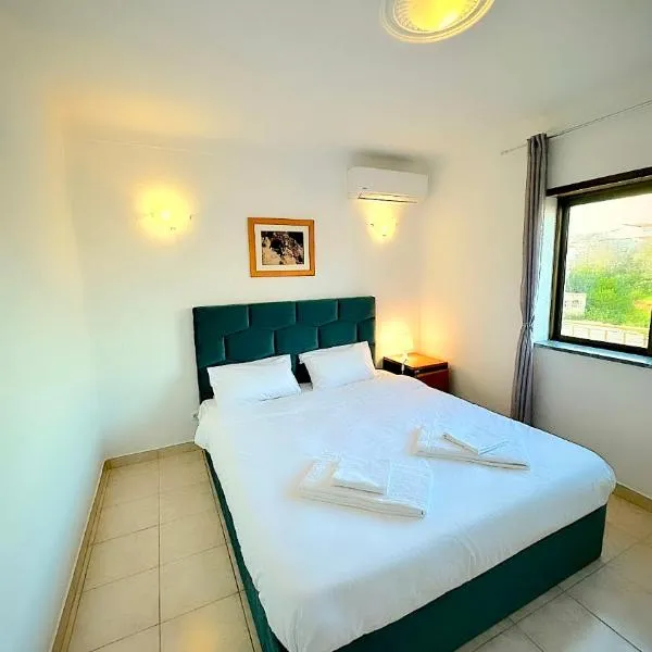 Portimao Central Holiday Guesthouse, hotel in Portimão
