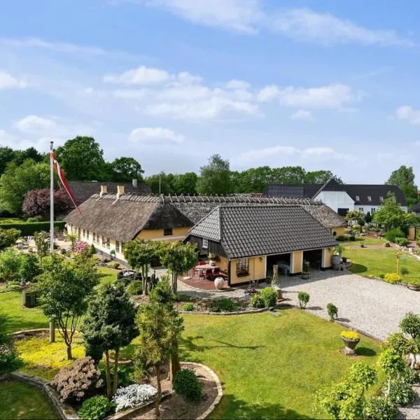 Charmerende stråtag strå hus (med Vildmarksbad), hotel din Give