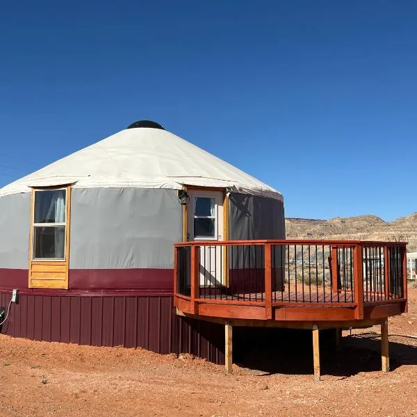 The Lotus Yurt at Nomad Yurts, Lake Powell, hotel v destinaci Big Water