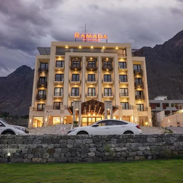 Ramada Hotel Gilgit, hotell i Jutal