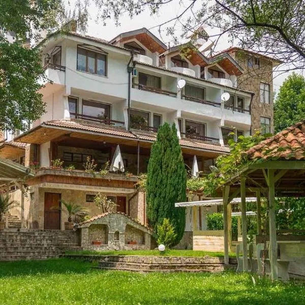 Hotel Paradise Place, viešbutis Kaloferyje