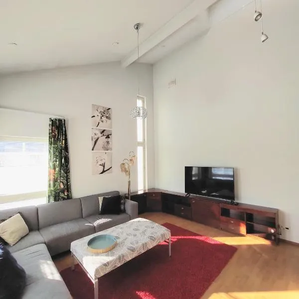 Semi-detached house with sauna, hotel a Hyvinkää