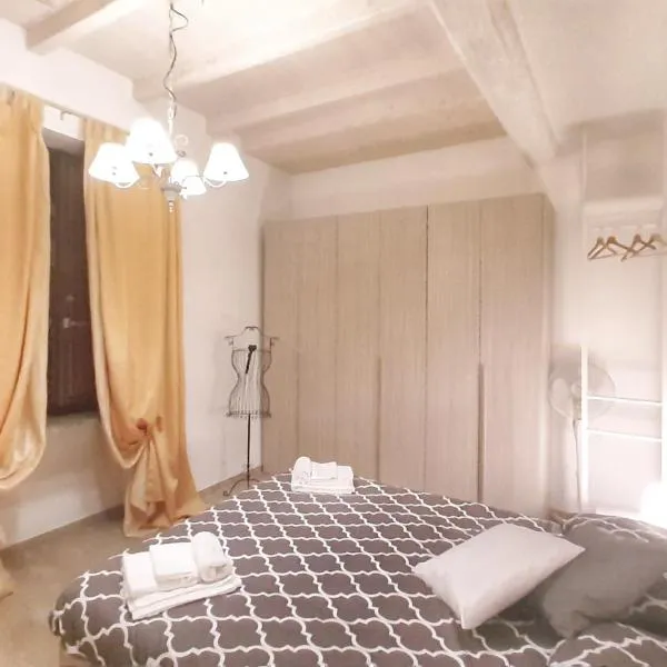 Casa FLO', Next to the Reggia with Car Park, hotel in Venaria Reale