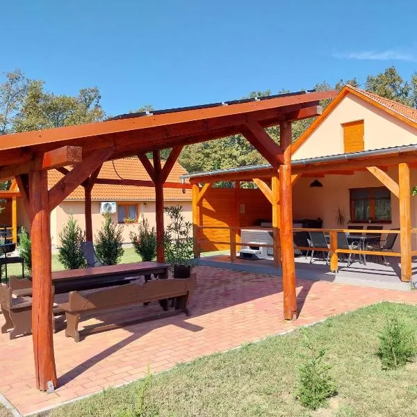 Tölgyfa vendégházak, hotel v destinaci Kaszó