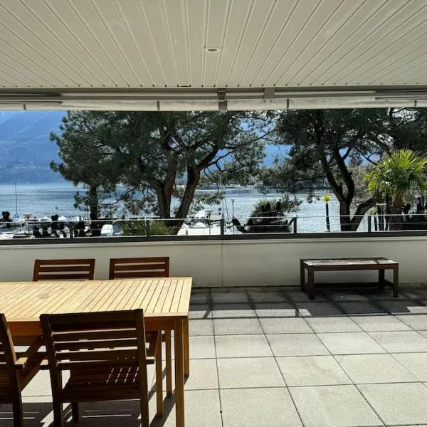 Appartamento fronte lago、Muraltoのホテル