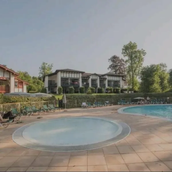 2- Grand parc arboré à St Jean Pays Basque, ξενοδοχείο σε Uhart-Cize