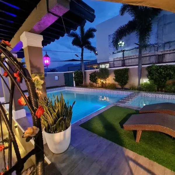 Palazzo 1 HotSpring,3Bedrooms 35to40pax, Pansol Calamba, Hotel in Santo Tomas