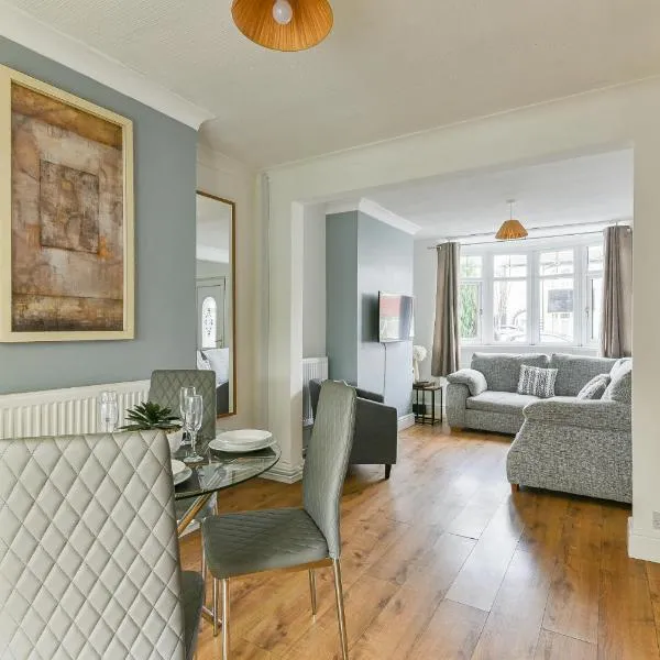Fabulous 3 Bedroom House Near Black Country Museum Contractors & families, hotel en Tipton