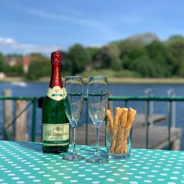 Ferienhaus Seekutter mit eigenem Seezugang, hotel en Malchow