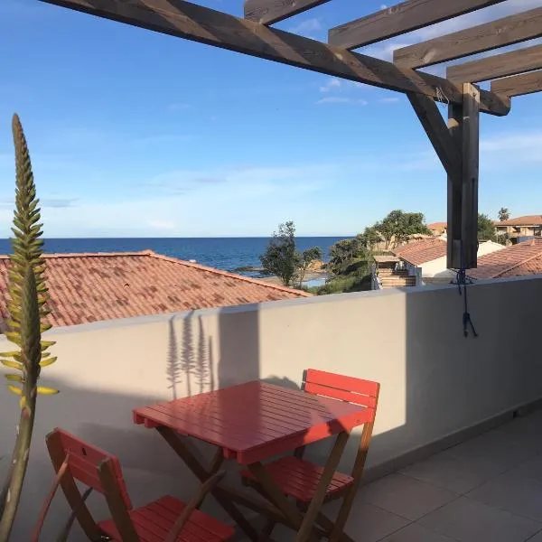Studio en bord de mer sur Costa Serena N54, hotel v destinácii Linguizzetta