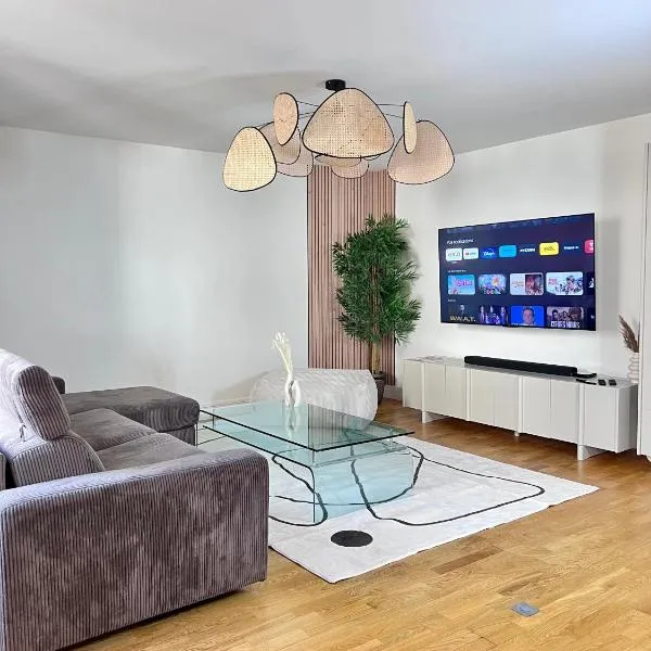 Grand Appartement ultra moderne Plein Centre, plage à pieds, avec parking, Hotel in Concarneau