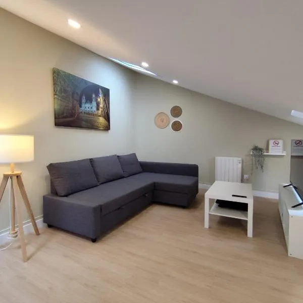 Atico Porta de Santiago - Junto Catedral - VUT-LU-02906, hotel din Lugo