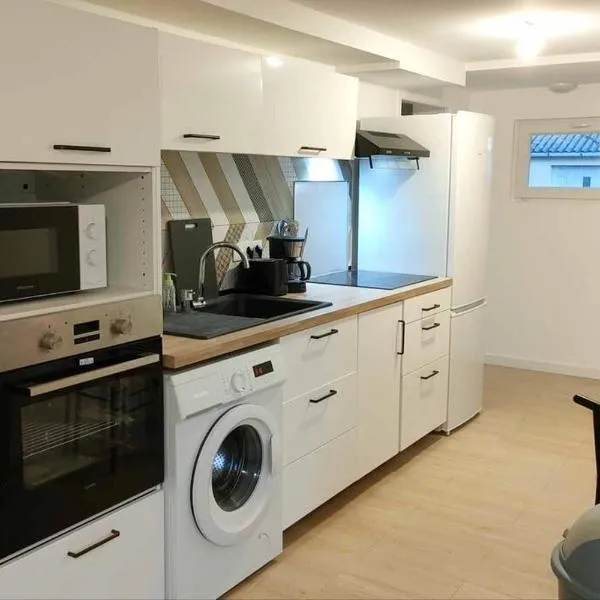 Appartement cosy 2 chambres avec jardin, hotel en Les Ponts-de-Cé