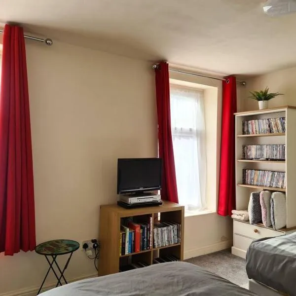 Ideal Apartment close to the Hustle and Bustle,Town Centre, hotel v destinaci Ashton-under-Lyne