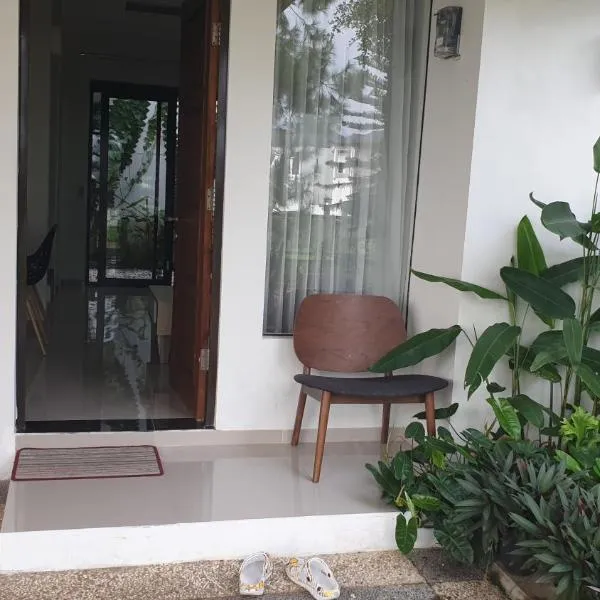 Vila Adinda Syariah C-4 Bukit Gardenia Resort, hotel v destinaci Garut
