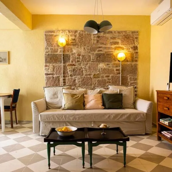 Ayvalık merkezde bahçe kullanımlı daire, hotel in Ayvalık